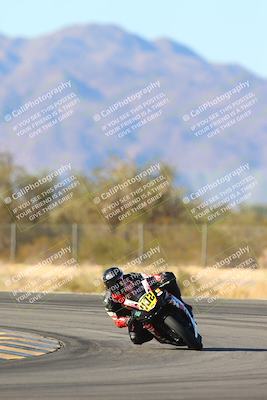 media/Jan-10-2025-CVMA Friday Practice (Fri) [[489e0da257]]/Group 4 and Trackday/Session 5 (Turn 7)/